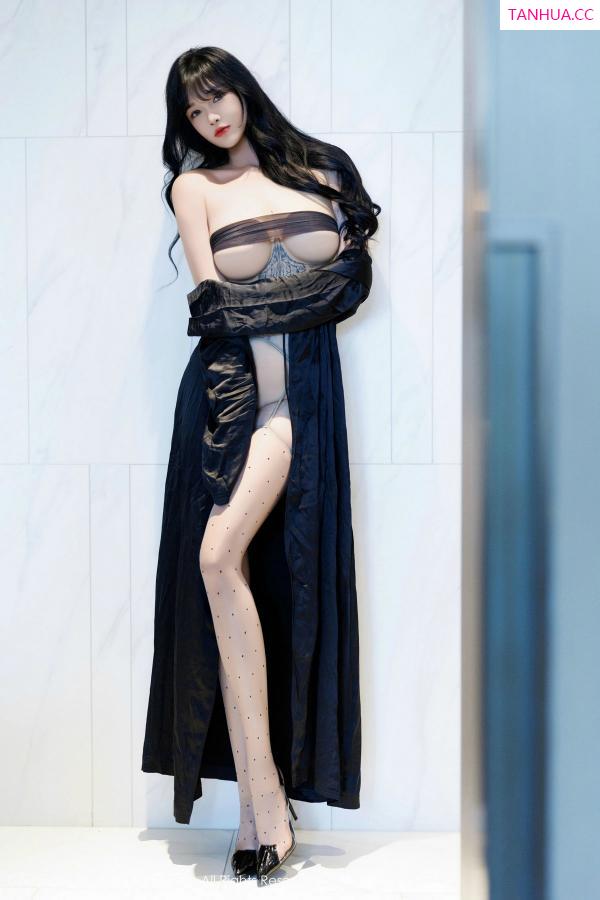 小娜比  [XiuRen]高清写真图 2024.12.10 No.9575 娜比 黑丝美腿第37张图片
